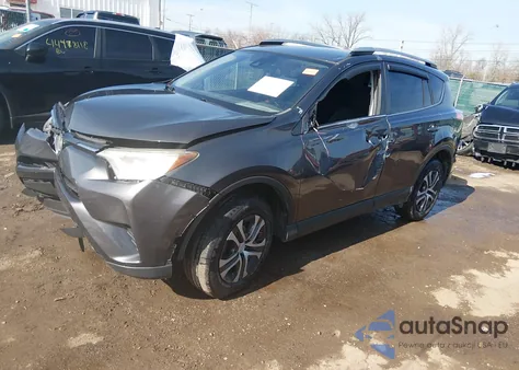 2017 Toyota Rav4 Le z USA, uszkodzony, nr VIN JTMBFREV7HJ148555